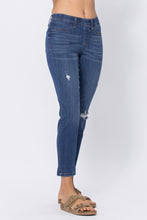 Load image into Gallery viewer, Judy Blue Chasing Dreams Pull-On Cropped Jeans
