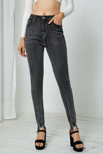 Load image into Gallery viewer, Buttoned Skinny Jeans with Pocket
