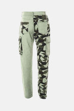 Load image into Gallery viewer, Camouflage Print Cargo Jeans
