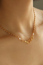 Load image into Gallery viewer, Bow Pendant Necklace with Pearls
