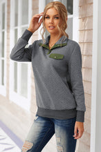 Load image into Gallery viewer, Contrast Quilted Quarter-Snap Long Sleeve Sweatshirt
