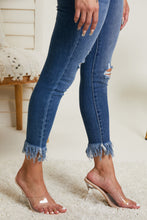Load image into Gallery viewer, Cello Nicole Full Size Frayed Hem Cropped Jeans
