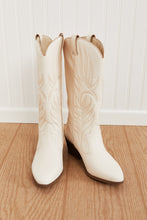 Load image into Gallery viewer, Mountain Fever Cowboy Boots in Half sizes
