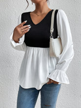 Load image into Gallery viewer, Contrast Flounce Sleeve V-Neck Blouse
