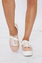 Load image into Gallery viewer, Fortune Dynamic Rising Star Chunky Sole Sneakers
