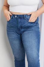 Load image into Gallery viewer, Judy Blue Full Size Cooling Denim Skinny Jeans
