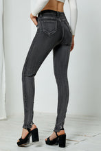 Load image into Gallery viewer, Buttoned Skinny Jeans with Pocket
