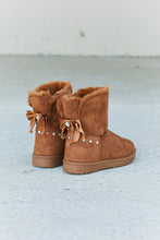Load image into Gallery viewer, Forever Link Rhinestone Bow Detail Snow Boots
